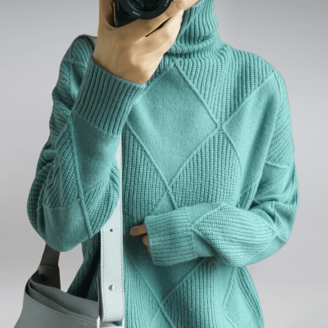 SOLENE | Luxe Soft Turtleneck